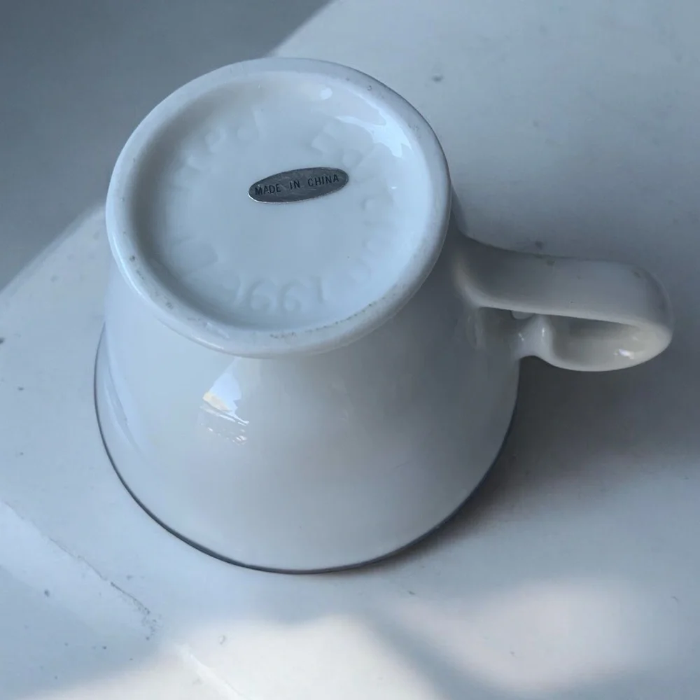 Baileys 1996 Limited Edition Winking MR. Baileys Irish Cream Cup Mug Coffee Cup - Picture 5 of 5